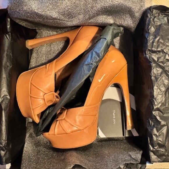 Yves Saint Laurent Palais B Light Clay Platform Heel - Size 38 -LIKE NEW - Picture 2 of 16